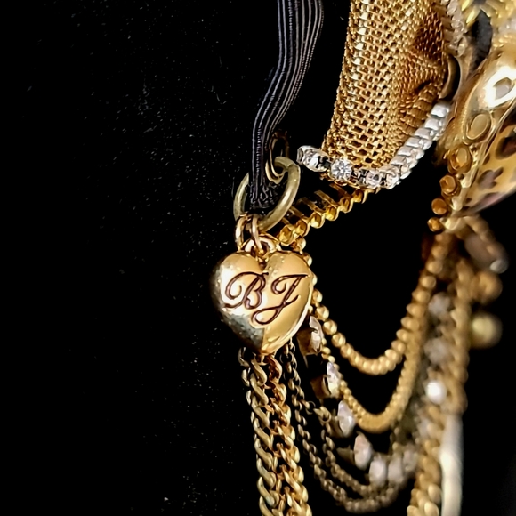 Vintage BETSEY JOHNSON Leaping Leopards Collection Bow Heart Swag Brooch. - Picture 9 of 9